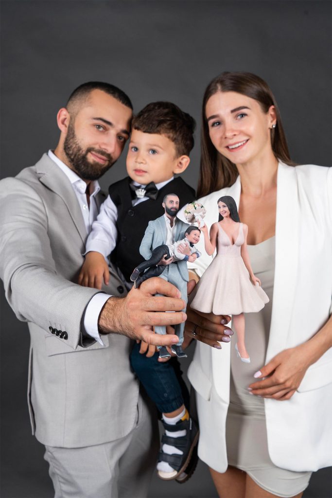 3D-Figur einer jungen Familie